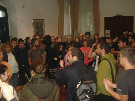 http://www.corfupress.com/news/images/stories/foitites_ioniop.jpg