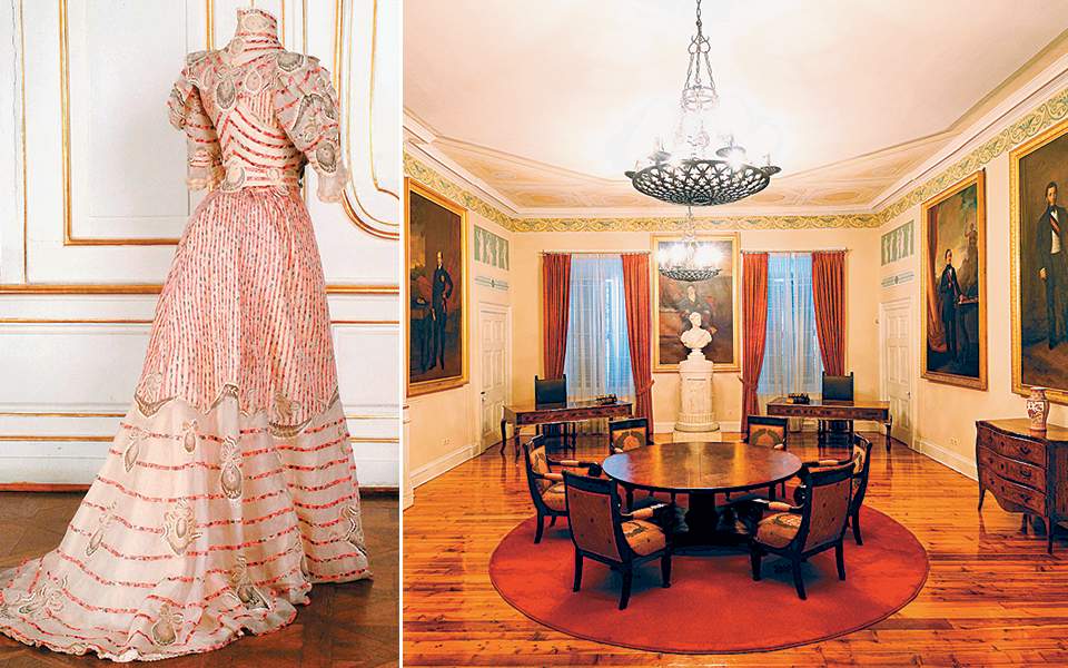 Φόρεμα της αυτοκράτειρας από το Sissi Museum της Βιέννης και άποψη της αίθουσας της Γερουσίας στα Ανάκτορα των Αρχαγγέλου Μιχαήλ και Αγίου Γεωργίου.