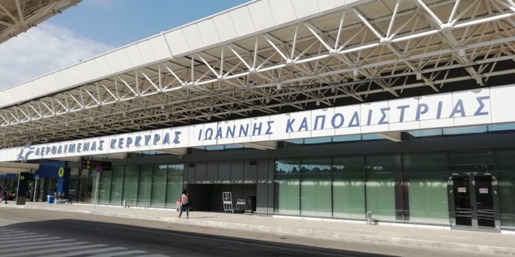 Aerodromio Kerkyras Perimenoyn 150 000 Toyristes Mexri 22 8 Corfupress Com