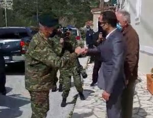 Ο Αρχηγός ΓΕΕΘΑ με τον Πρ. του Τοπικού Συμβουλίου Σπύρο Φιλοκάλη
