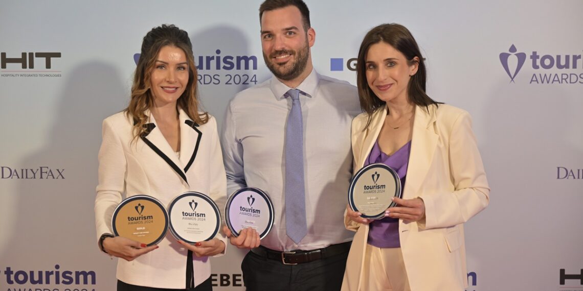 Νέα διάκριση για την εταιρεία Blue Tours Corfu στα Greek Tourism Awards ...