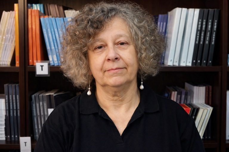 Στου  πηγαδιού τον πάτο και πάλι προς τα πάνω