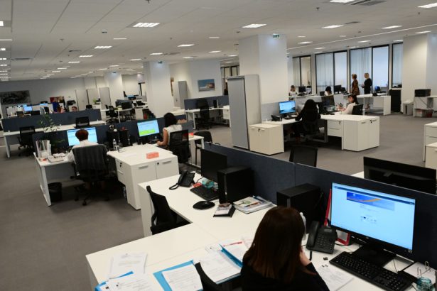 ΑΑΔΕ: Νέες αρμοδιότητες για πέντε ΔΟΥ στις επιστροφές φόρων