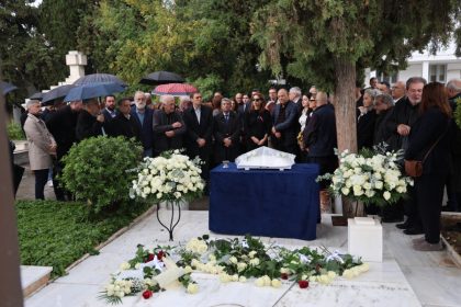 Φώφη Γεννηματά: Συγκίνηση στο μνήμα της πέντε χρόνια μετά τον θάνατό της