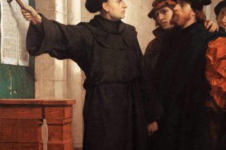 Ο Μαρτίνος Λούθηρος θυροκολλεί τις 95 θέσεις του στην εκκλησία του Βίτενμπεργκ